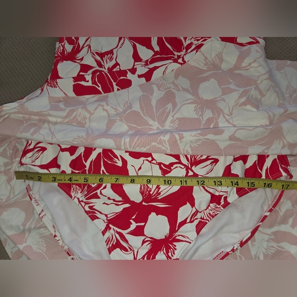 Liz Claiborne women's size 14 one-piece swimsuit - Picture 10 of 16